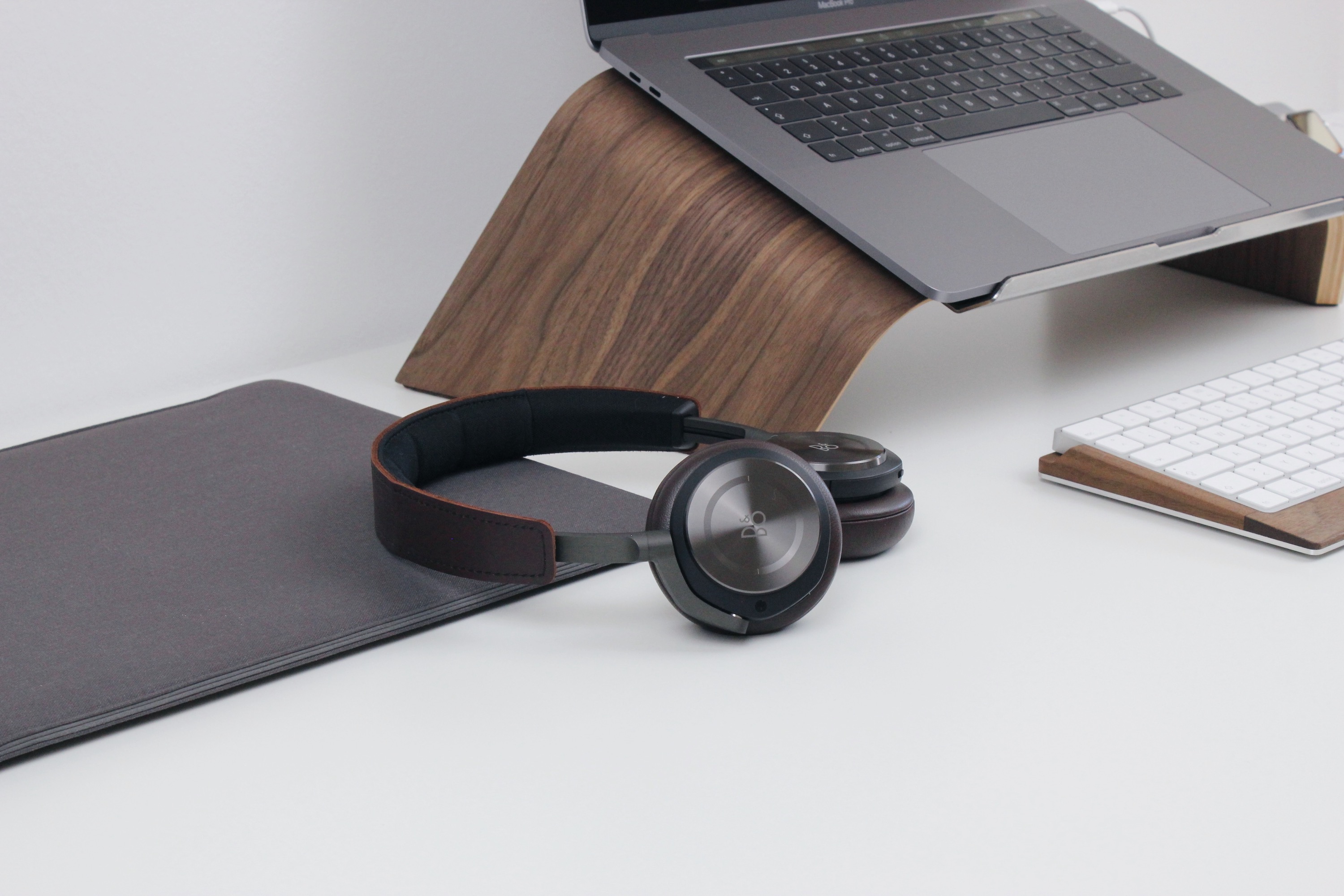 Bang & Olufsen BeoPlay H8 Headphones - Beauty of Technology